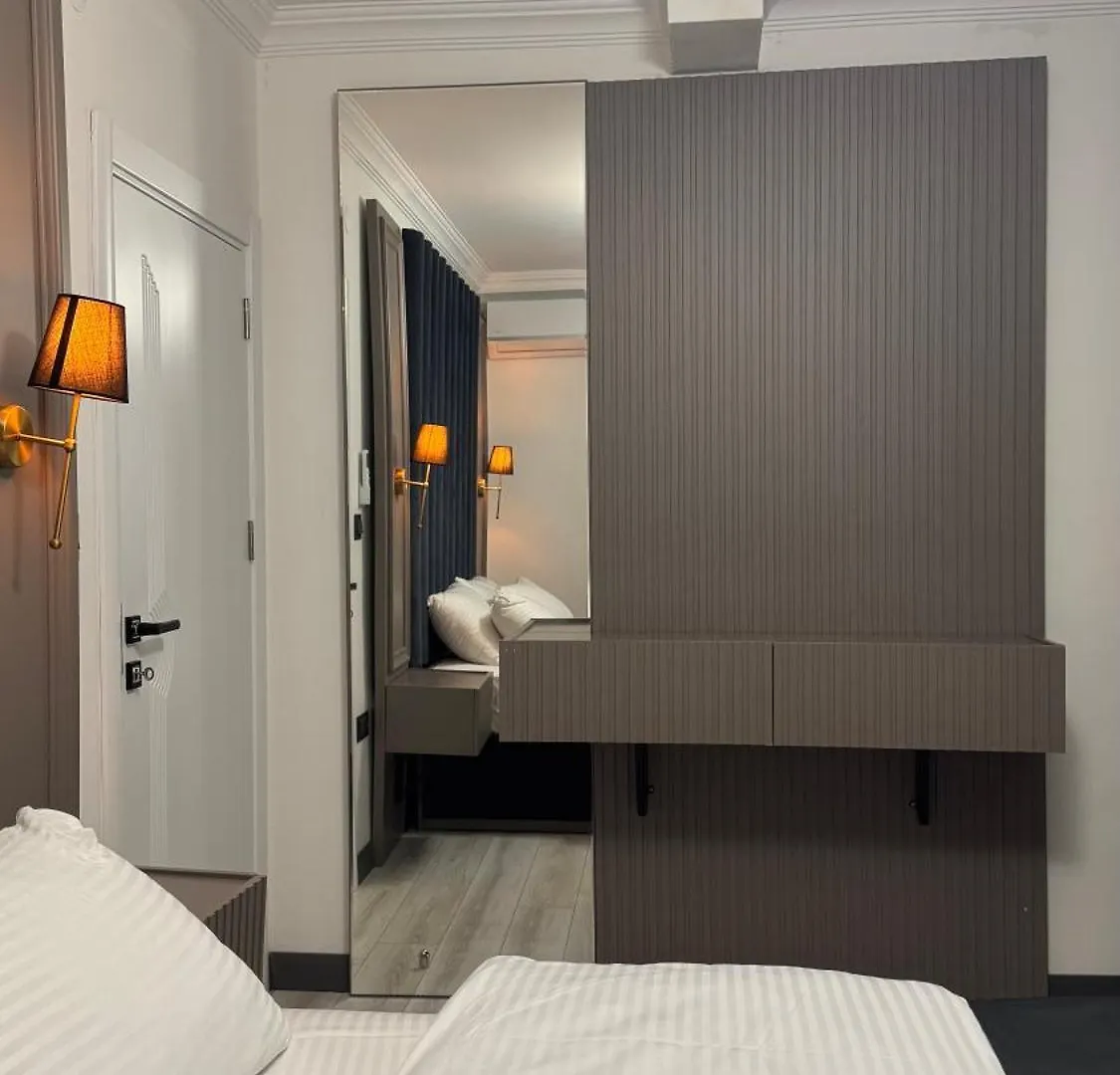 ترابزون Selia Suites 0*,